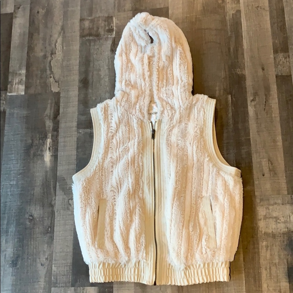 XL Maurice’s zip up vest. Very soft!!!